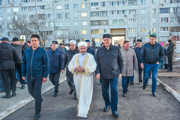 Наиль Магдеев принял участие в праздничной молитве в мечети "Нур-Ихлас"