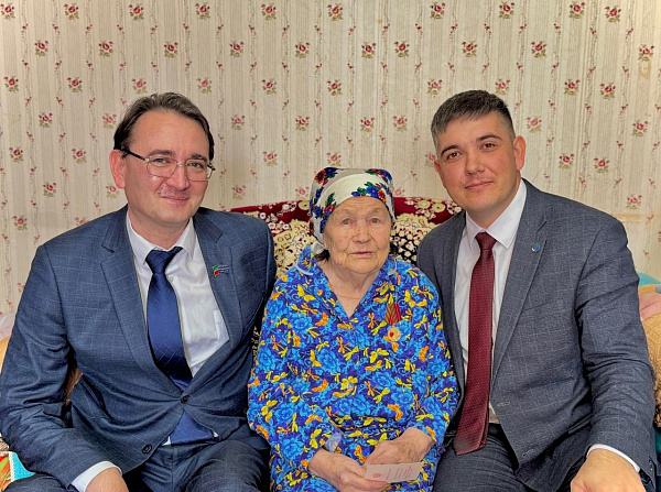 Ветеранам Великой Отечественной войны вручили юбилейные медали «80 лет Победы»