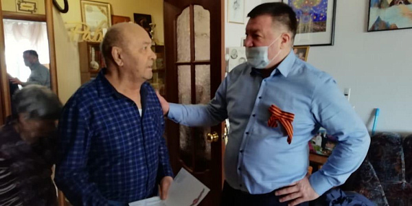 В Комсомольском и Автозаводском районах в преддверии Дня Победы поздравили ветеранов Великой Отечественной войны