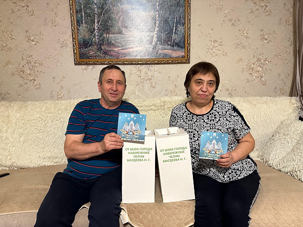 Подарки от сердца семьям героев