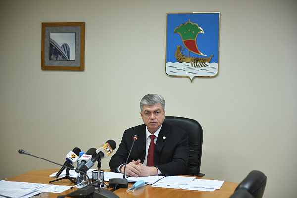 Наил Мәһдиев шәһәр предприятиеләрендә коронавирустан вакцинацияне оештырырга кушты