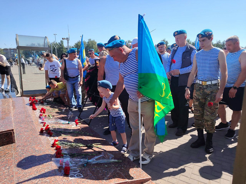 В Челнах отметили День воздушно-десантных войск