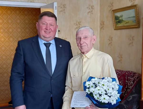 С 95-летним юбилеем поздравили ветерана Автозаводского района
